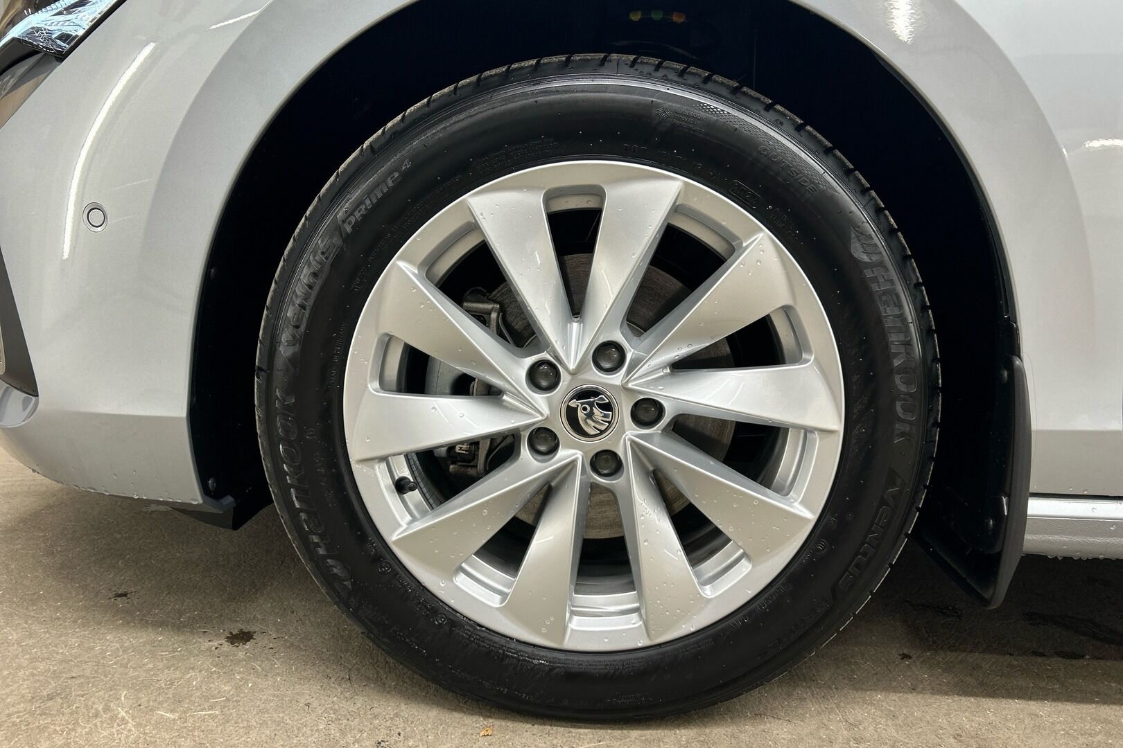 Skoda Superb iso kuva 10