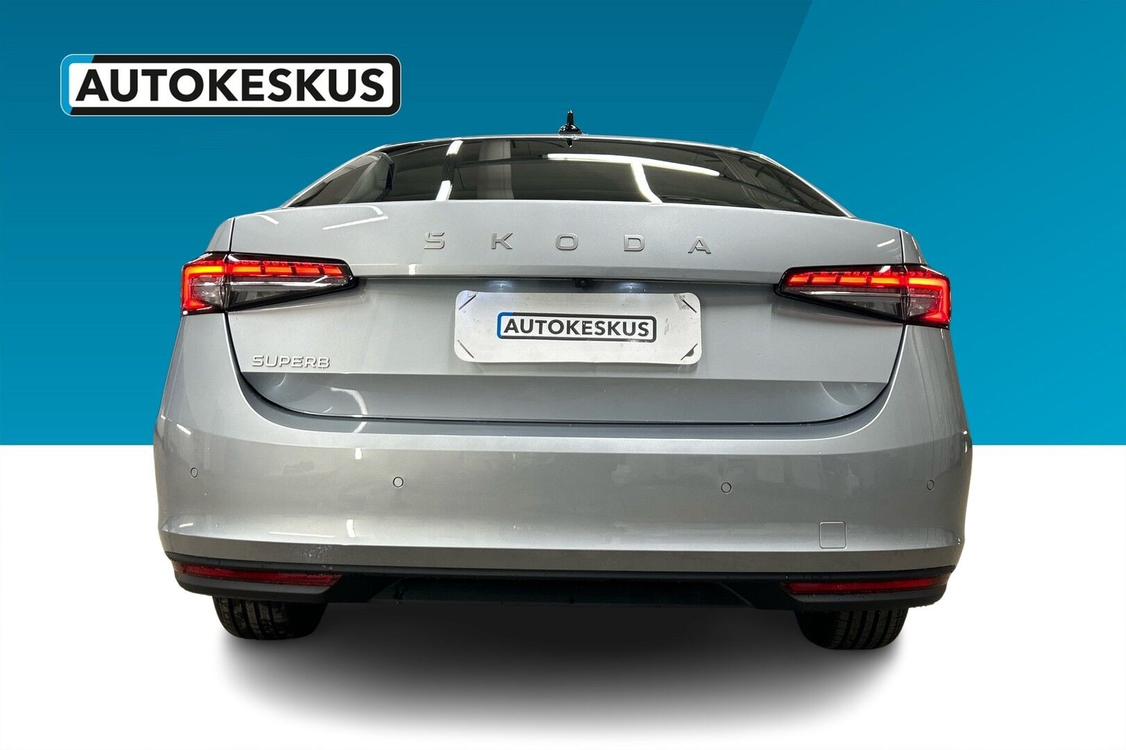 Skoda Superb iso kuva 2