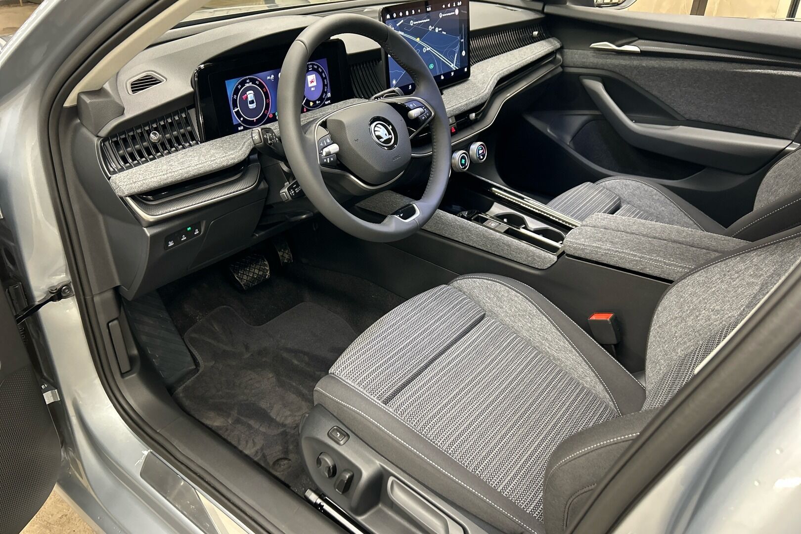 Skoda Superb iso kuva 7