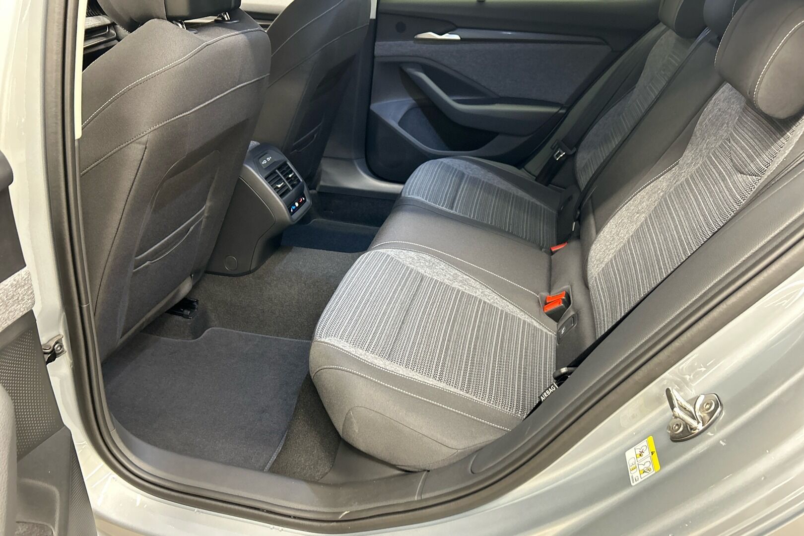 Skoda Superb iso kuva 8