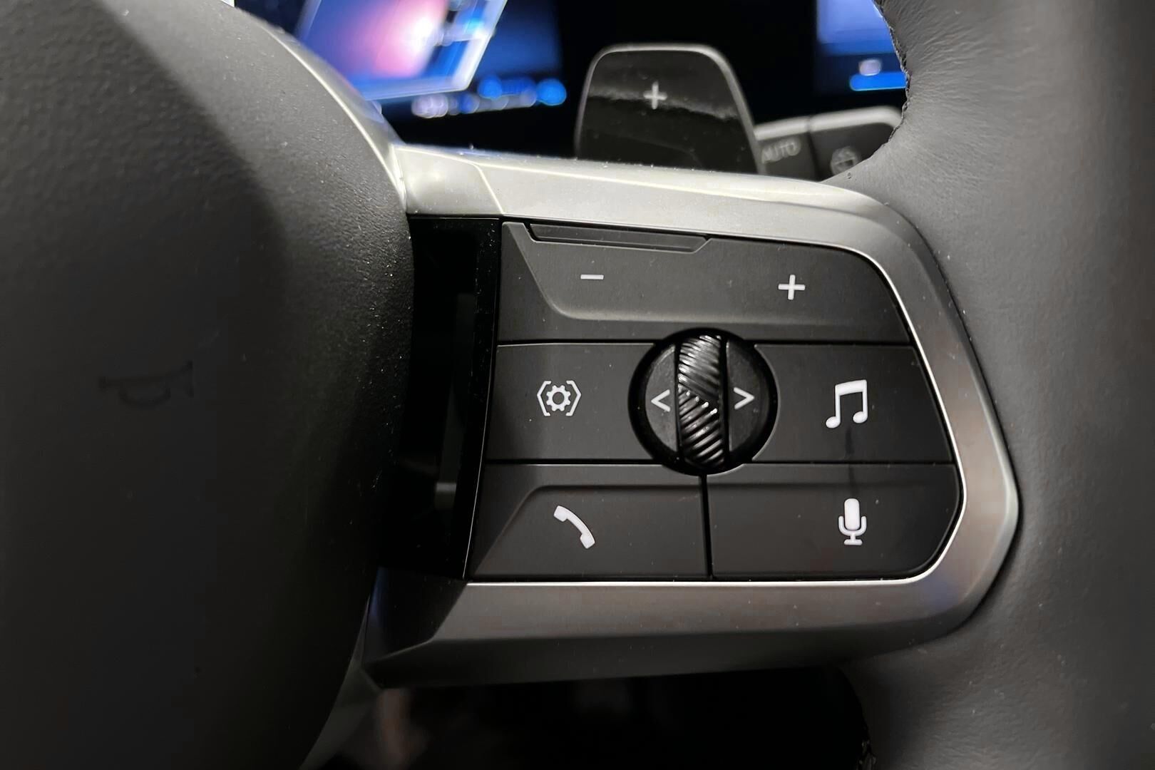 BMW X1 iso kuva 17