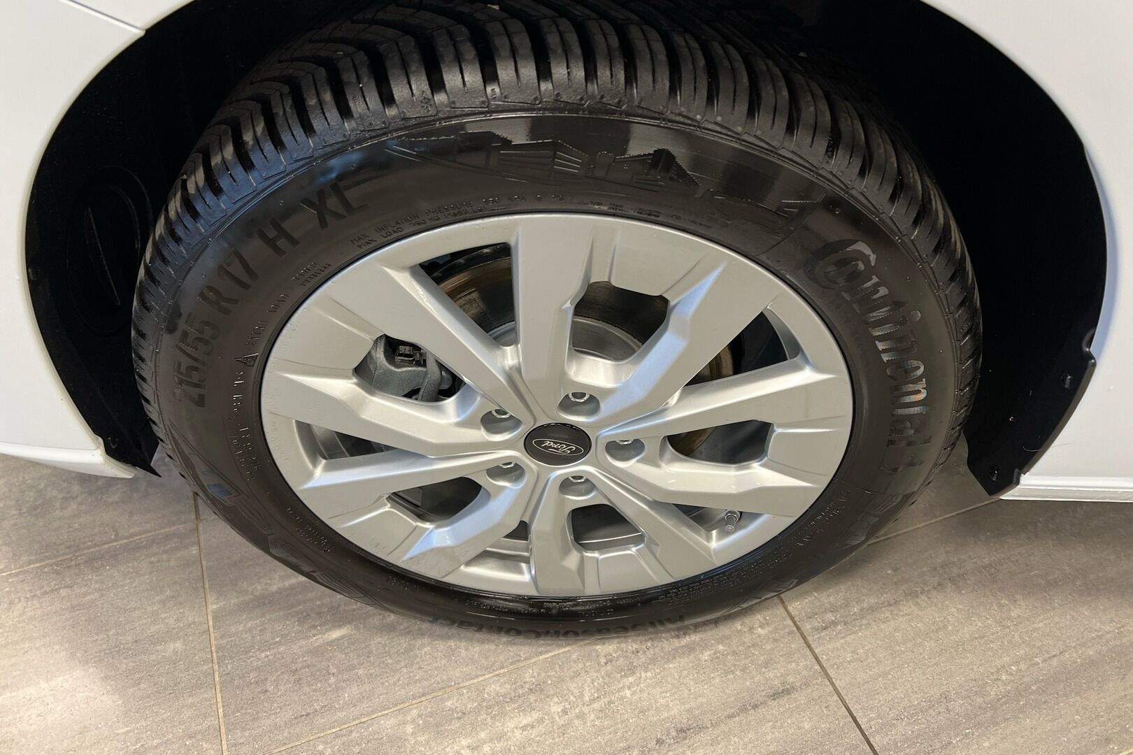 Ford Transit Connect iso kuva 10