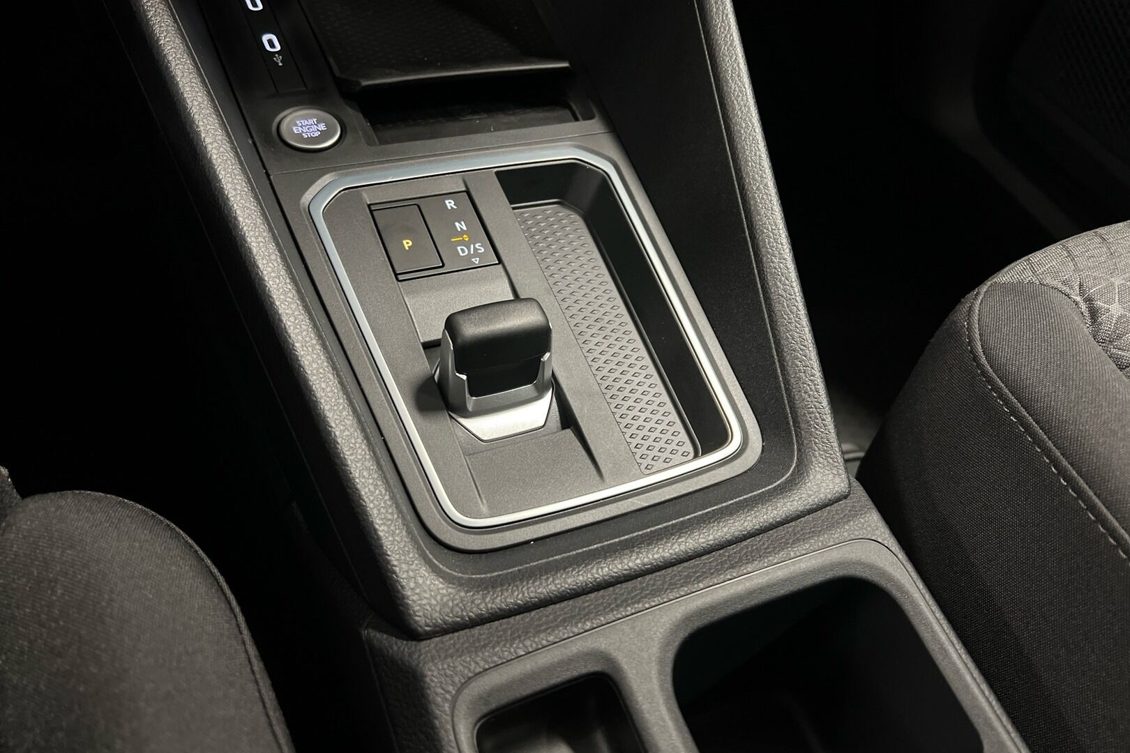 Ford Transit Connect iso kuva 13