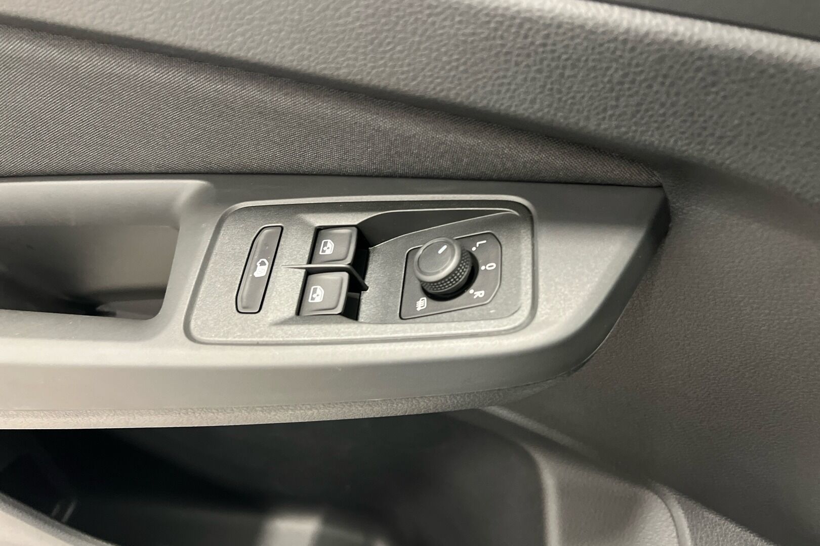 Ford Transit Connect iso kuva 18