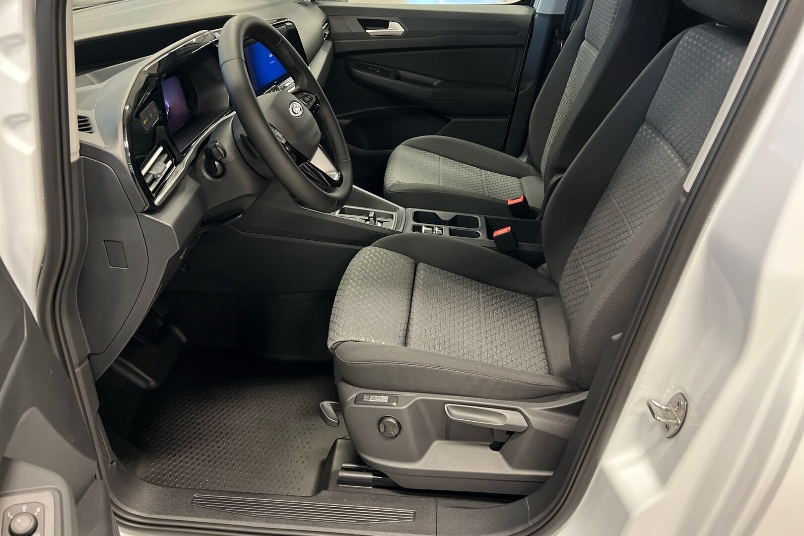 Ford Transit Connect iso kuva 7