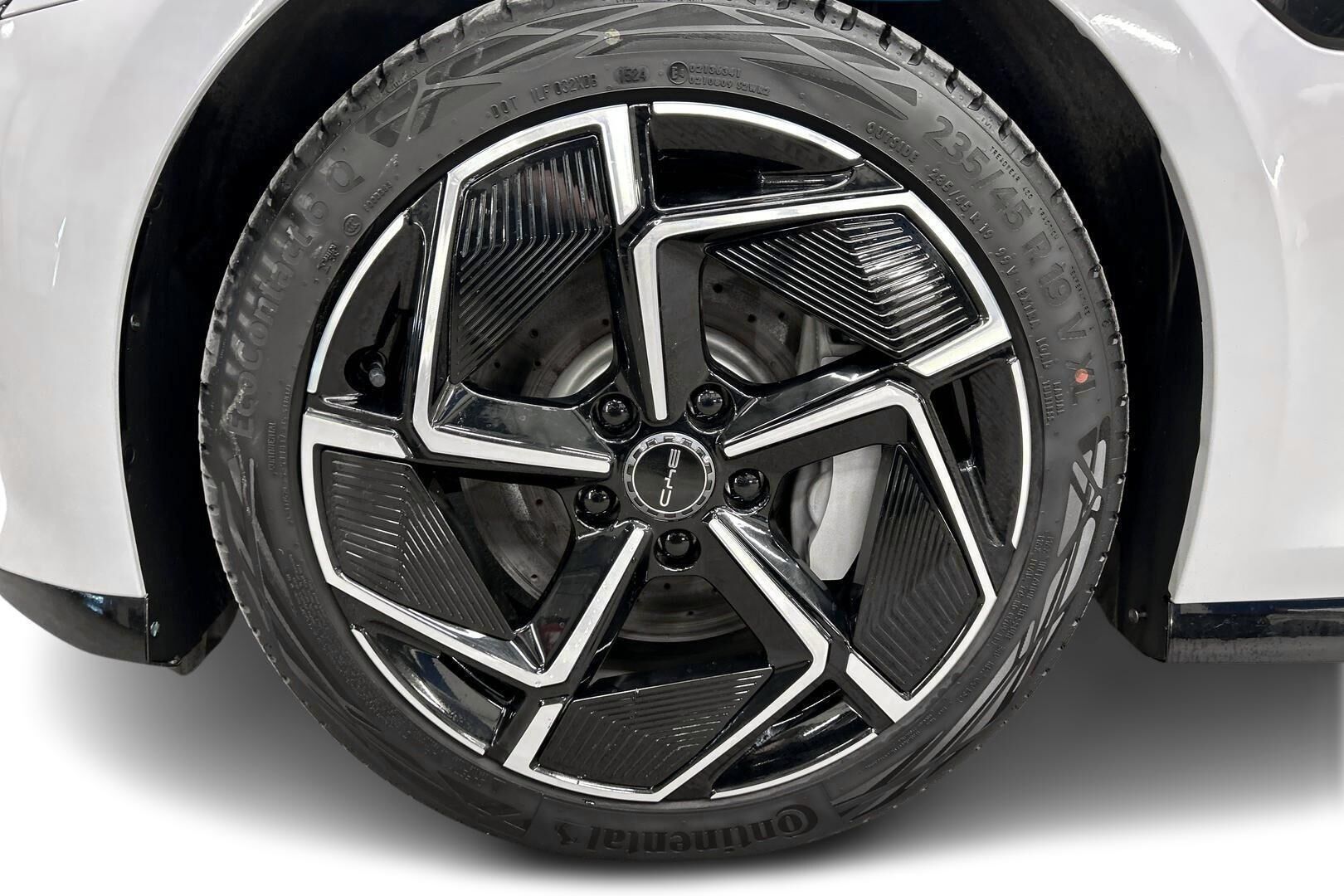 BYD Seal iso kuva 21