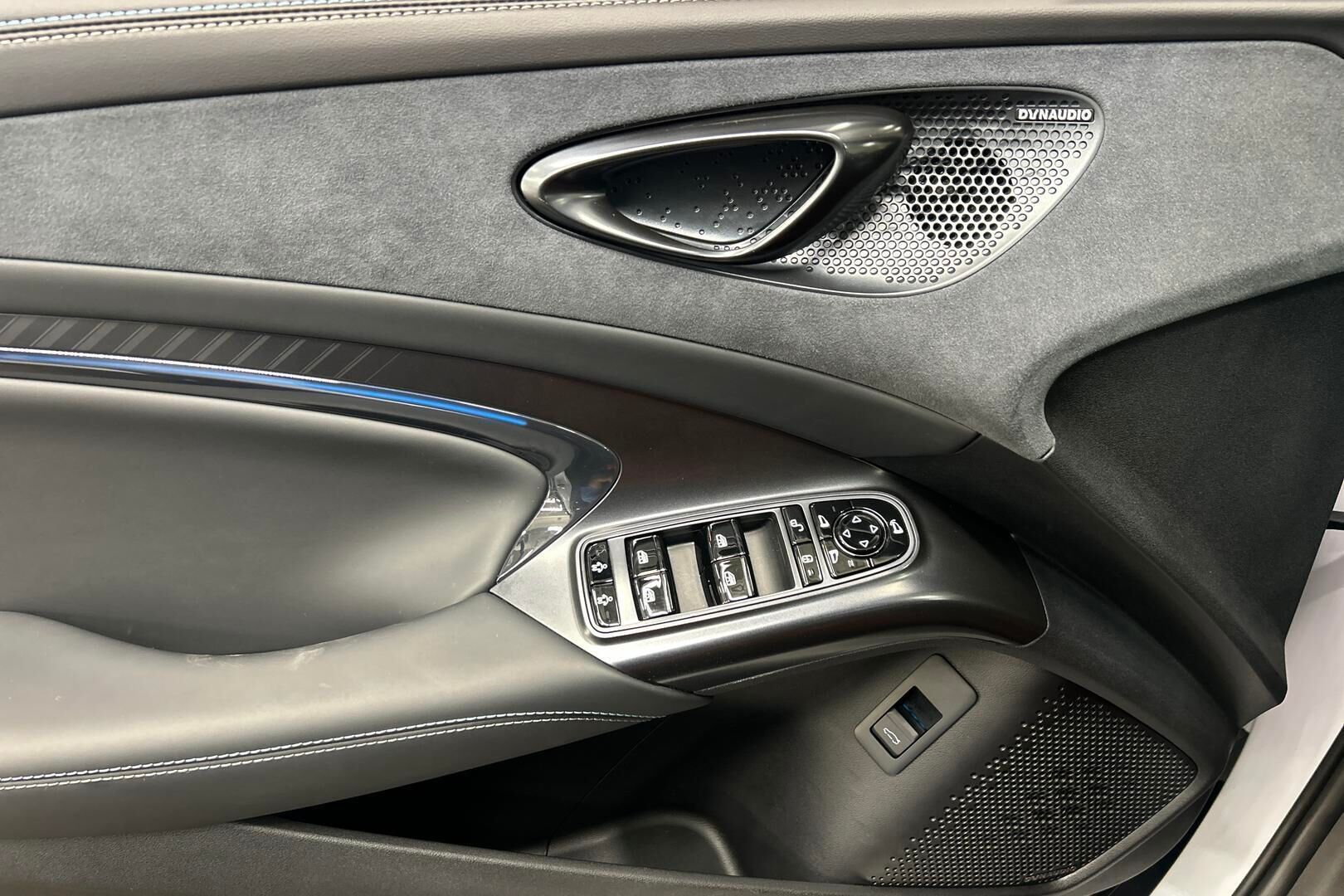 BYD SEAL iso kuva 18