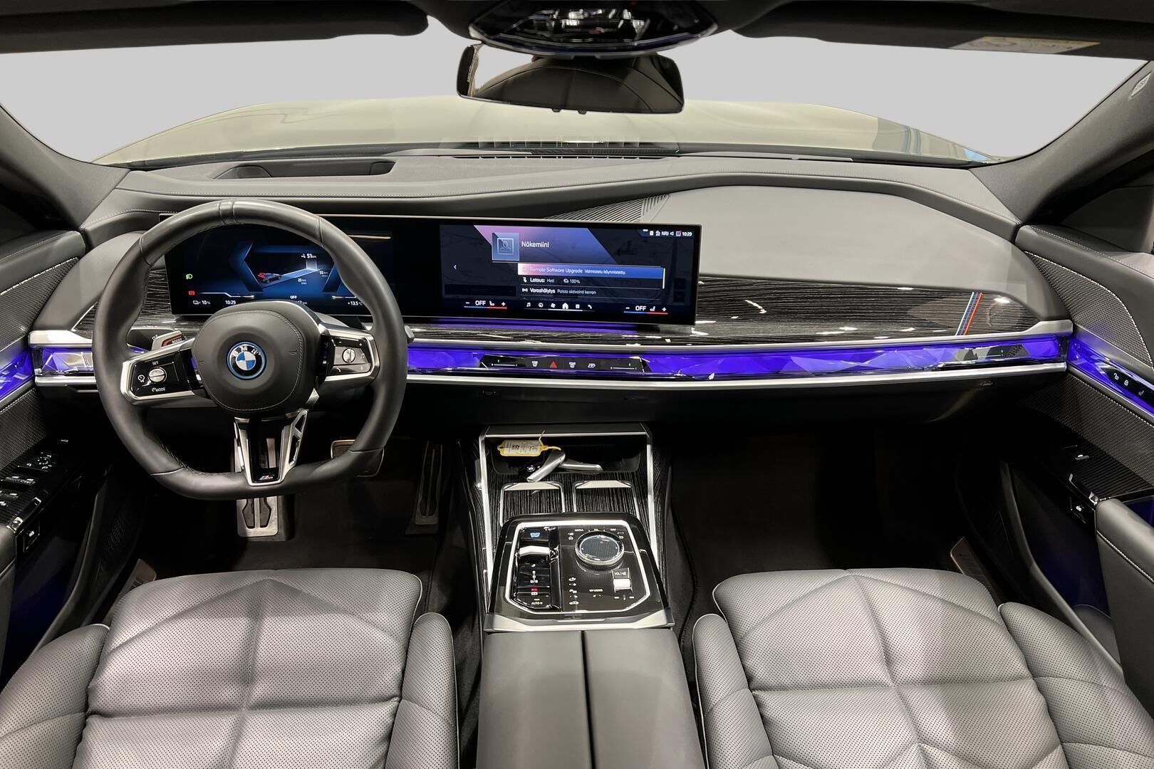 BMW I7 iso kuva 10