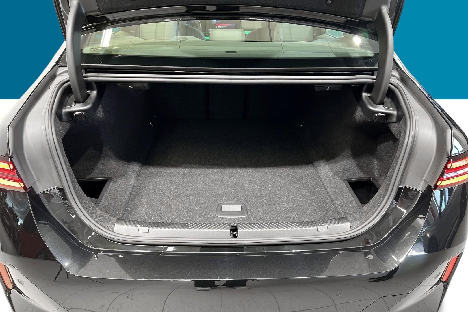 BMW I5 M60 iso kuva 11