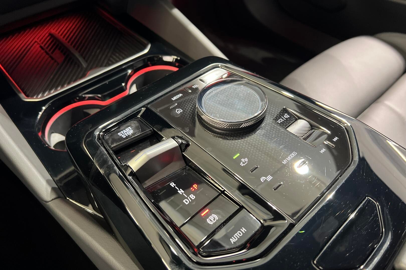 BMW I5 M60 iso kuva 23
