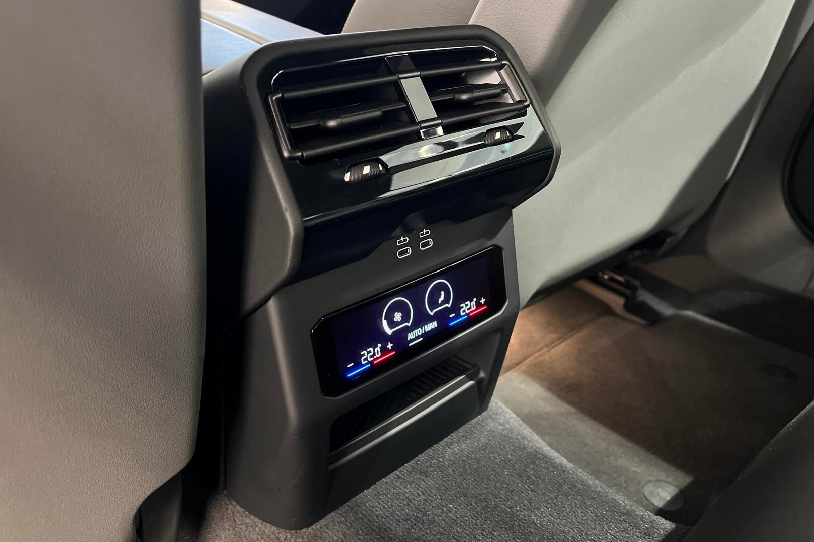 BMW I5 M60 iso kuva 32