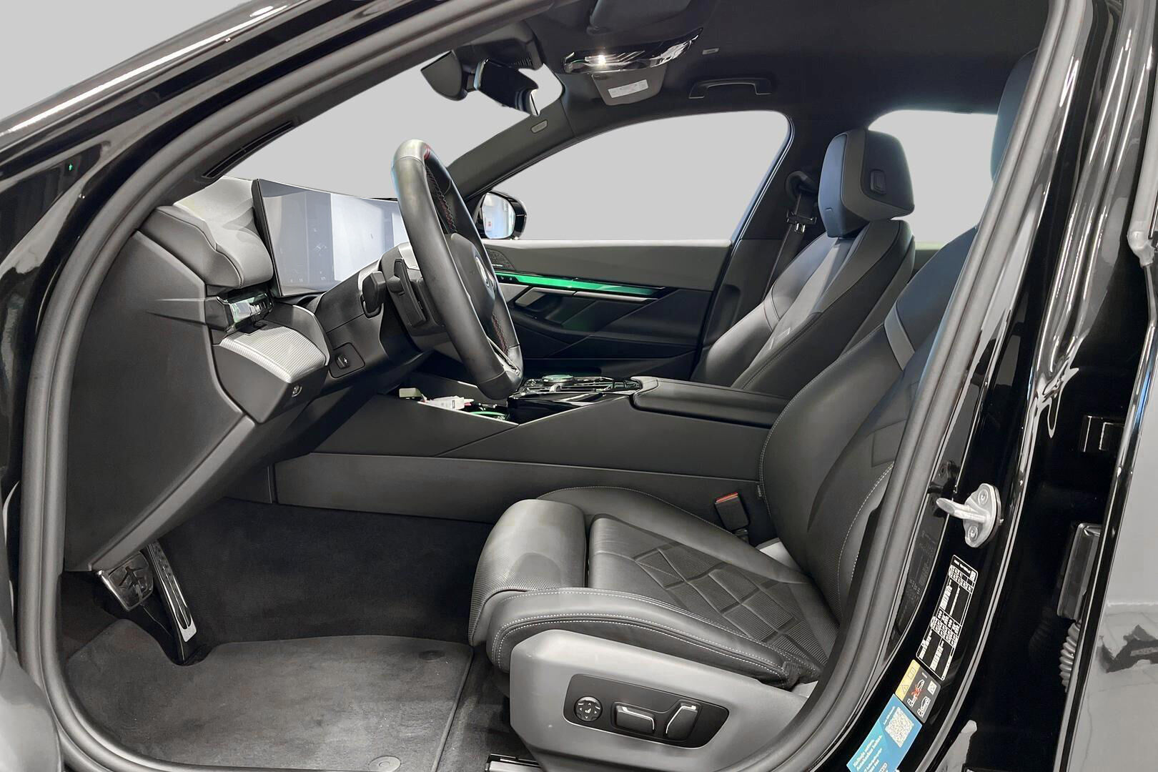 BMW I5 M60 iso kuva 8