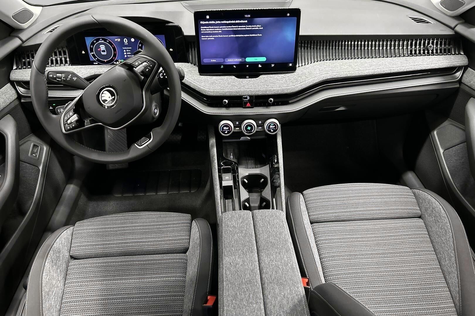 Skoda Superb iso kuva 10