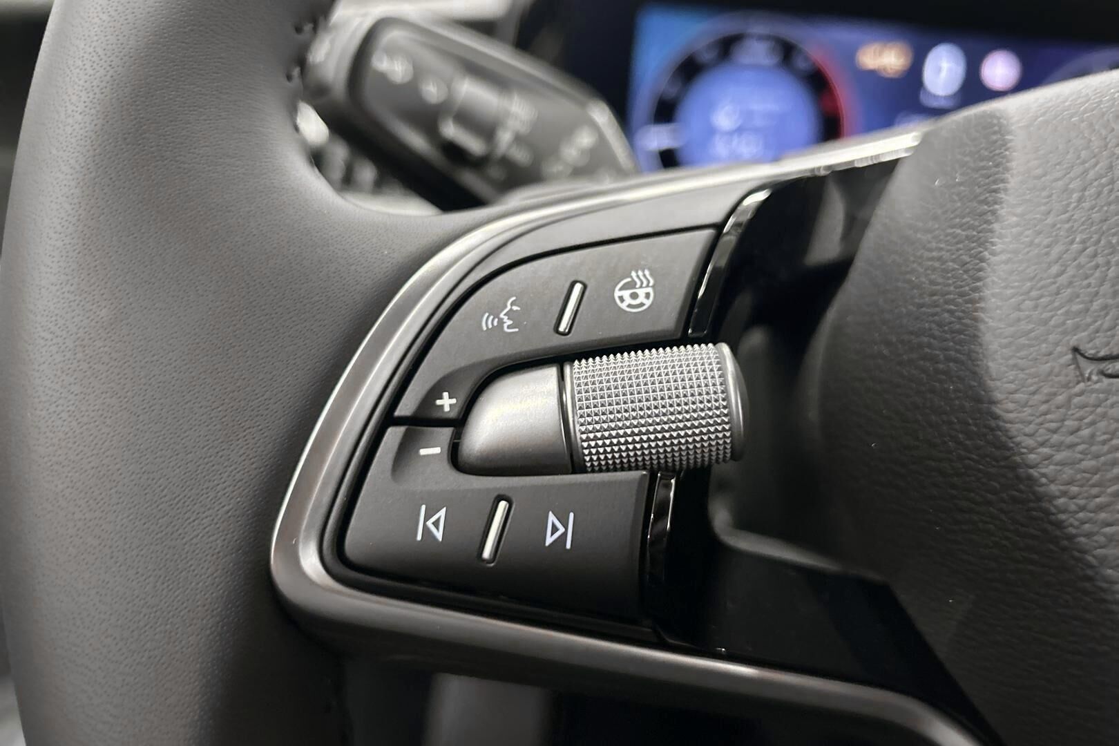 Skoda Superb iso kuva 14