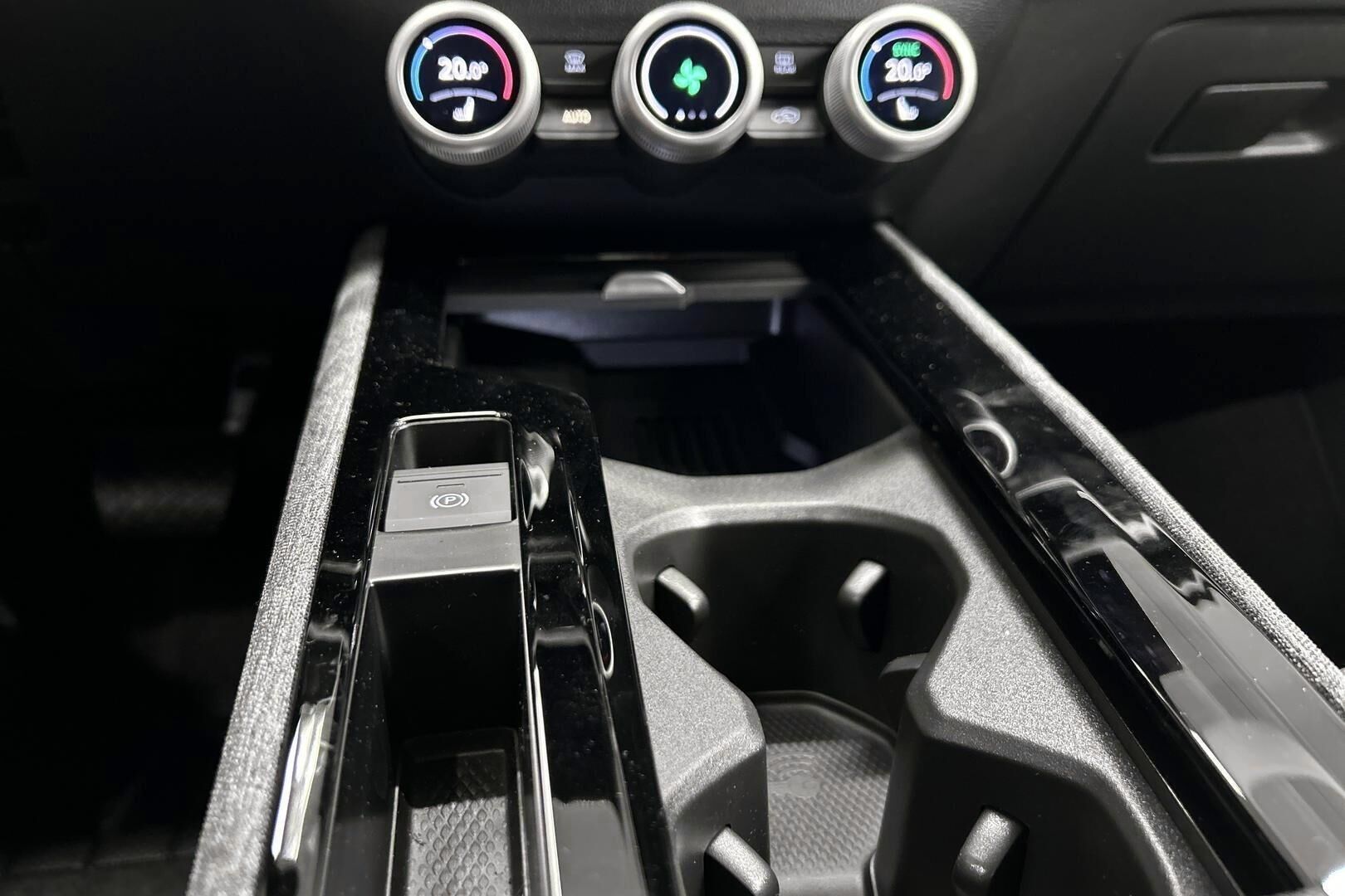 Skoda Superb iso kuva 18
