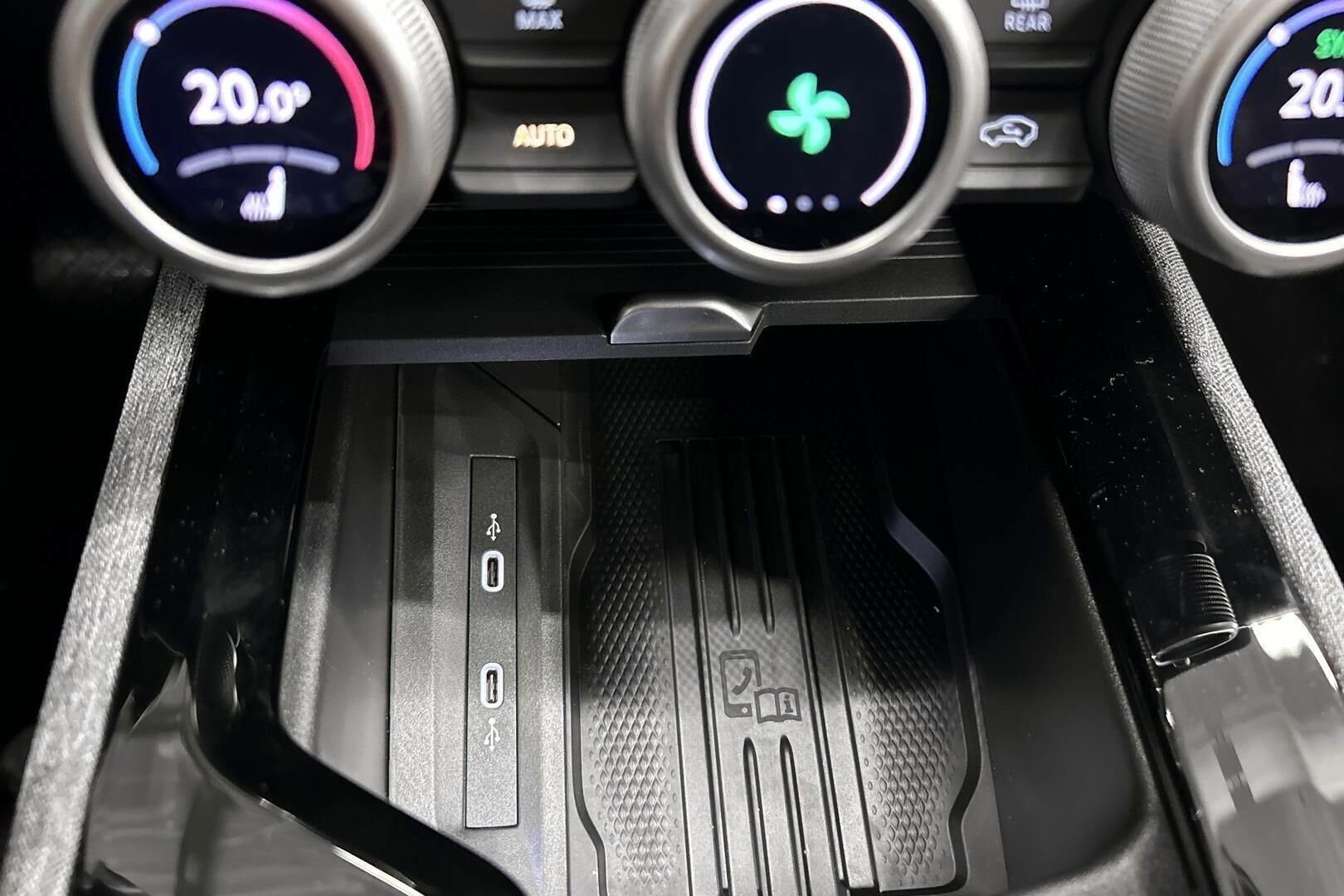 Skoda Superb iso kuva 19