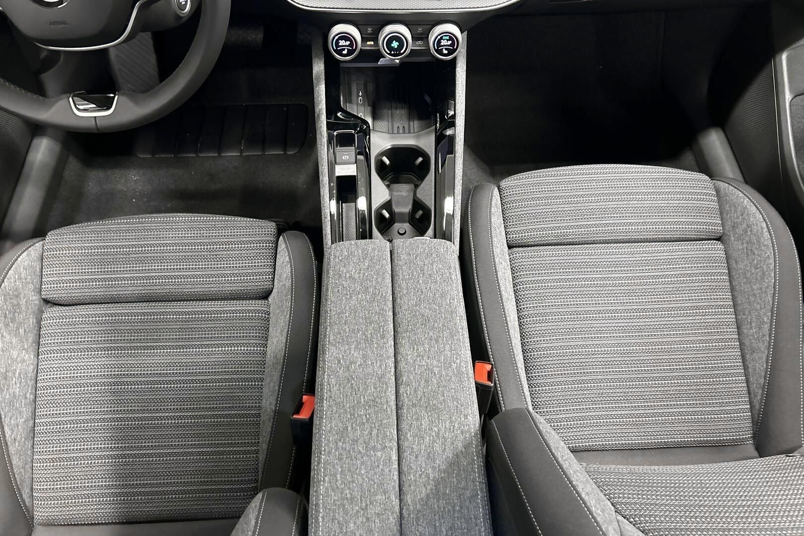 Skoda Superb iso kuva 27