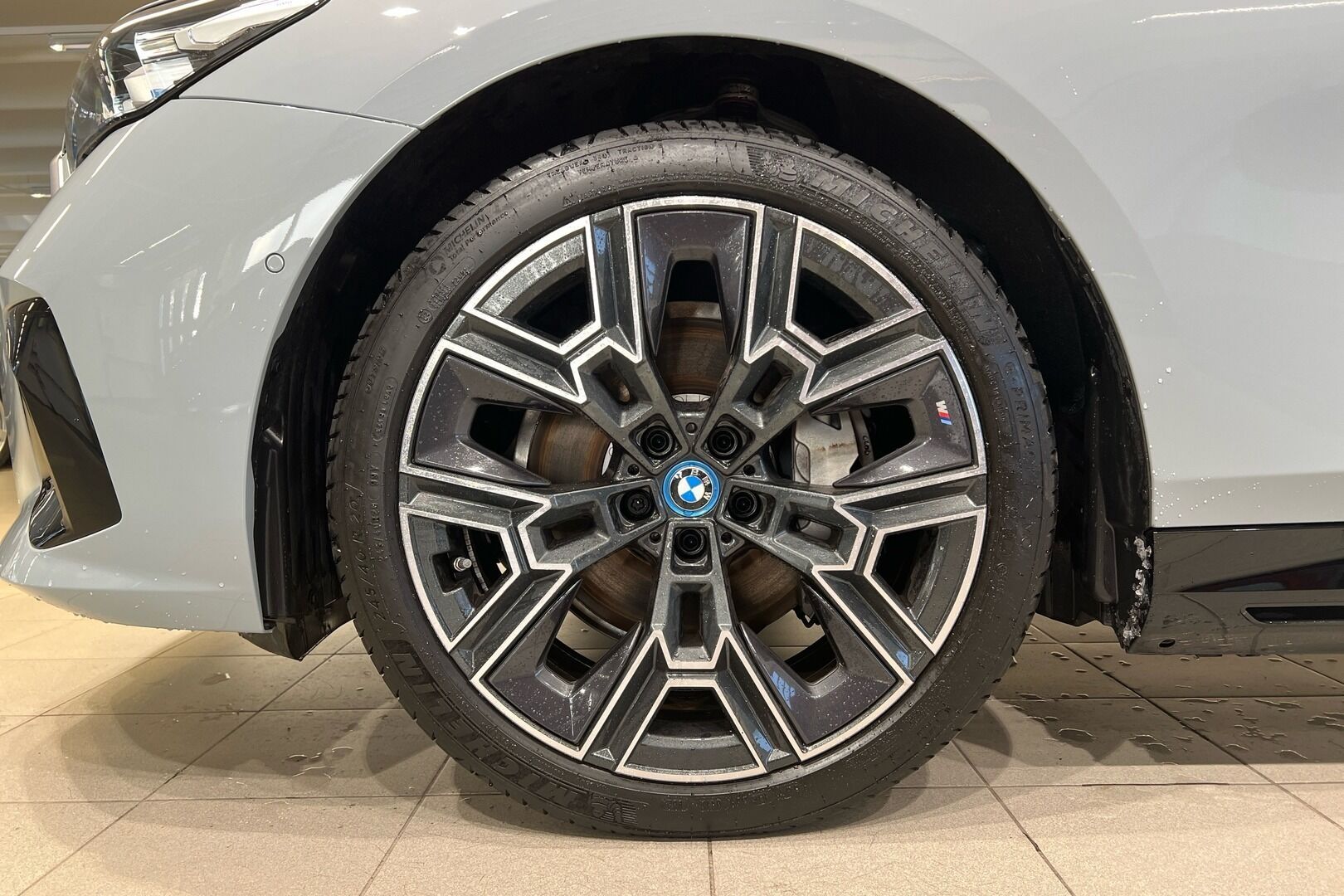 BMW I5 iso kuva 6