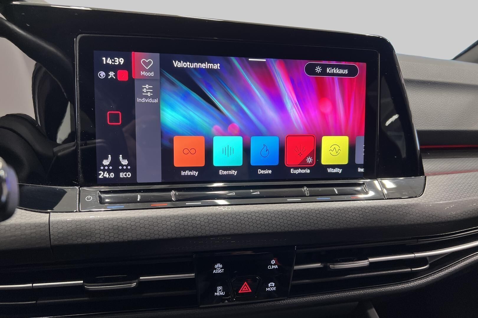 Volkswagen Golf iso kuva 20