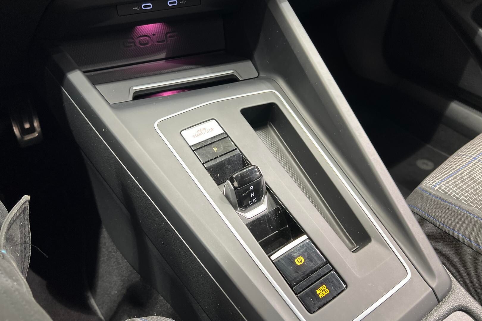 Volkswagen Golf iso kuva 23