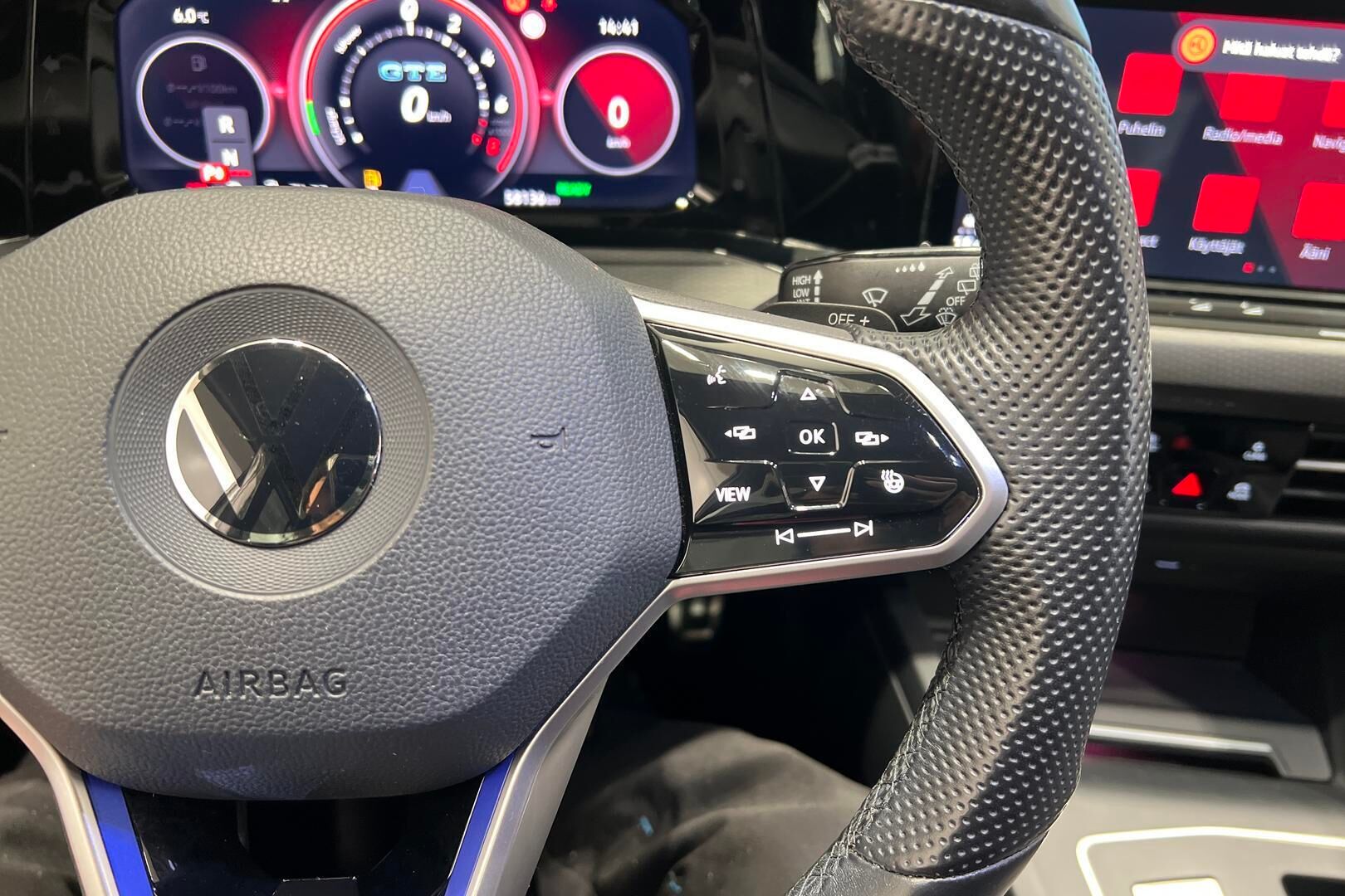 Volkswagen Golf iso kuva 26