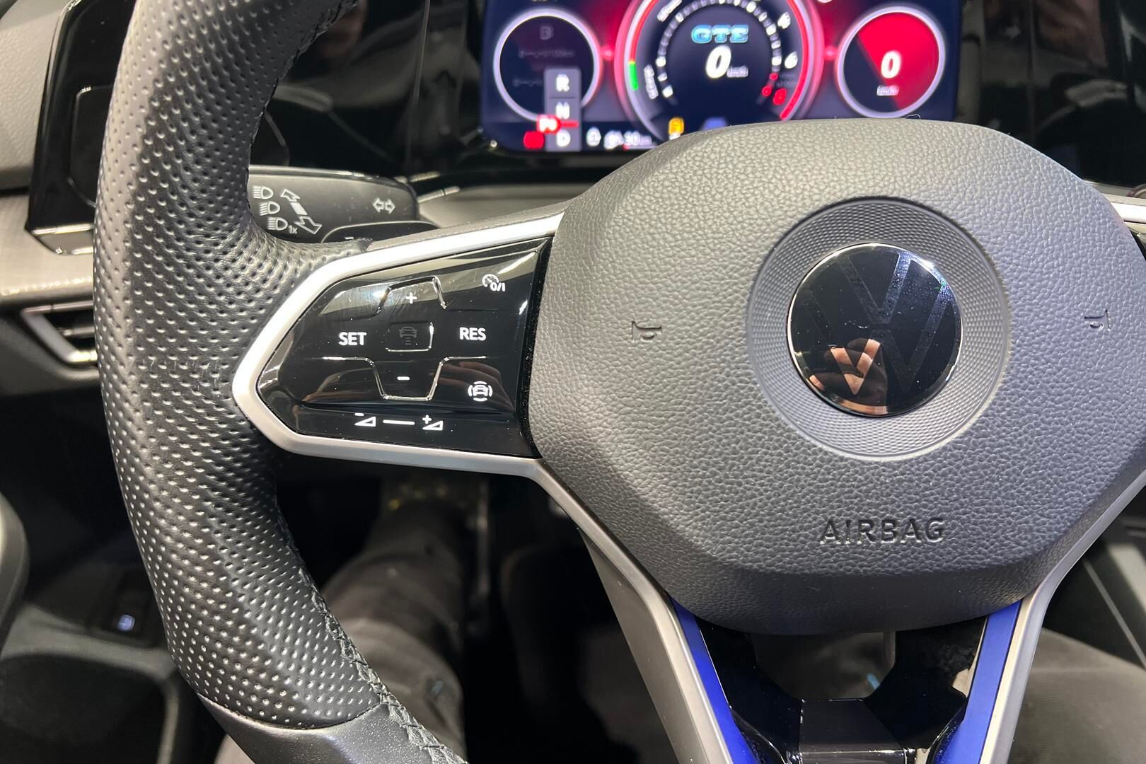 Volkswagen Golf iso kuva 27