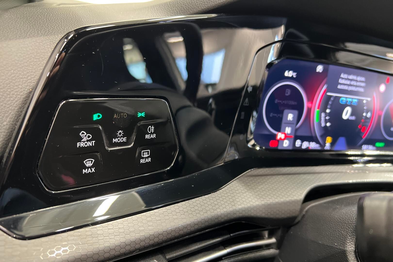 Volkswagen Golf iso kuva 29