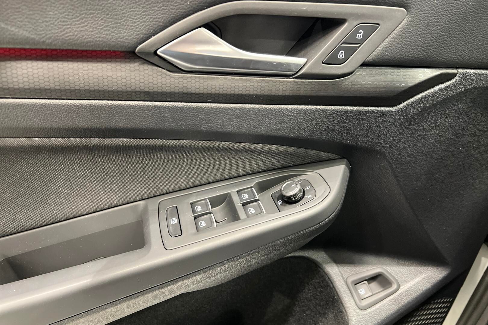 Volkswagen Golf iso kuva 30