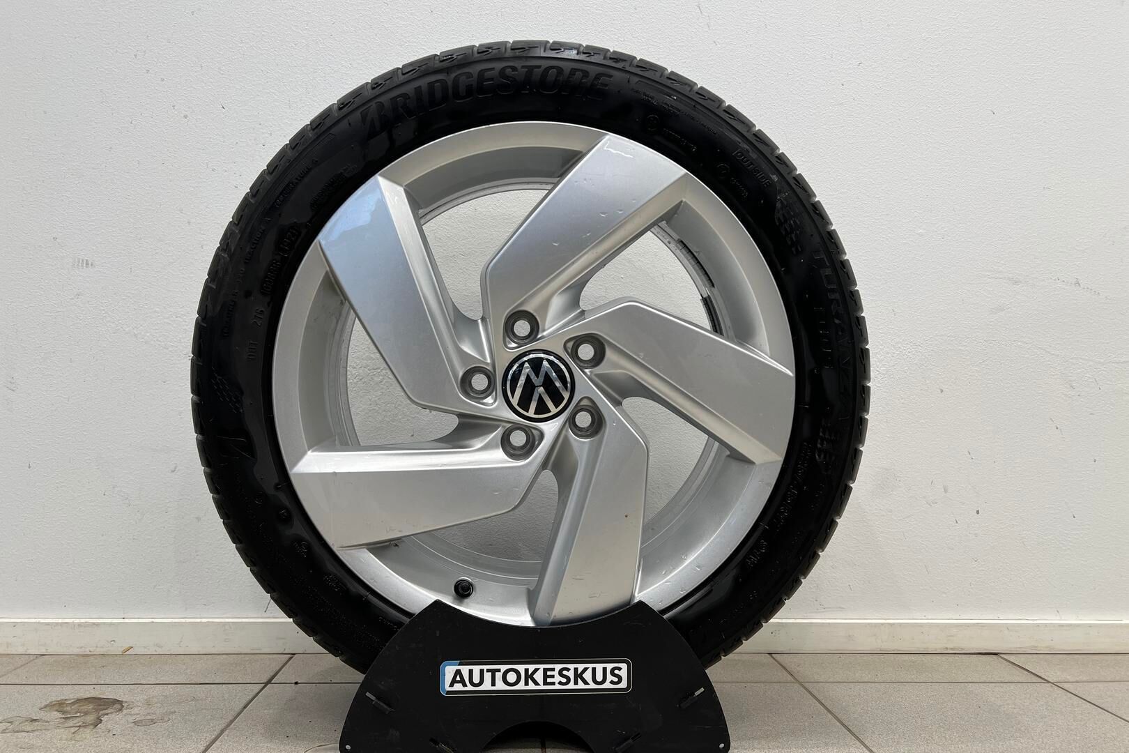 Volkswagen Golf iso kuva 34