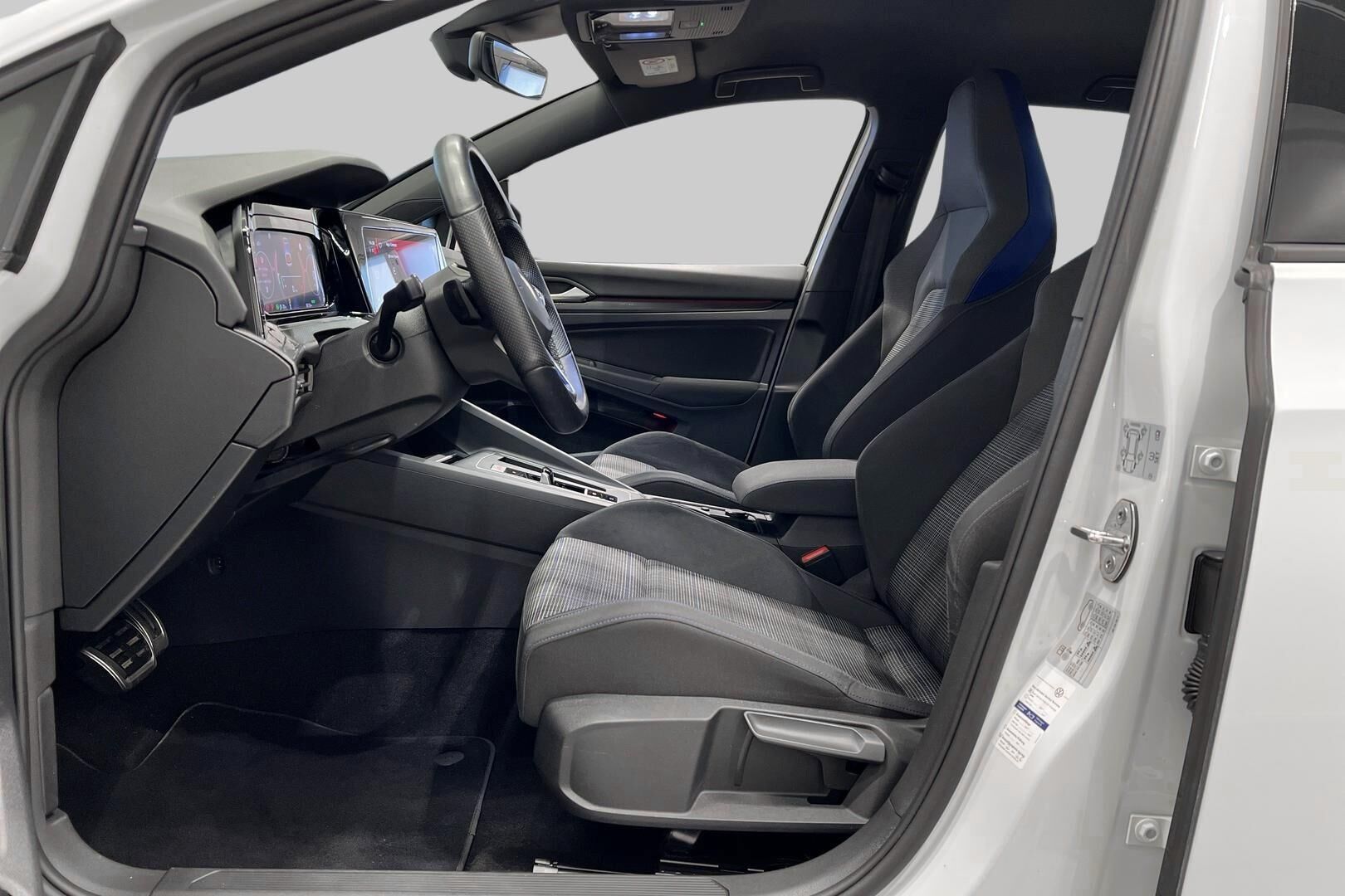 Volkswagen Golf iso kuva 9