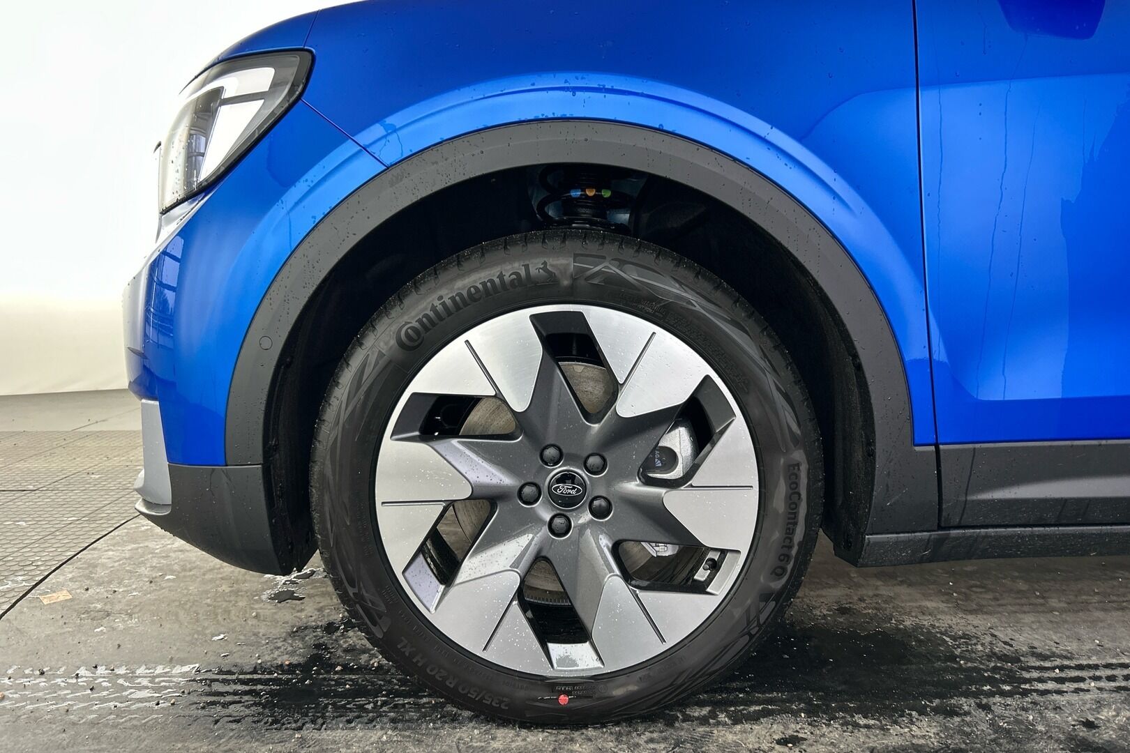 Ford Explorer iso kuva 7