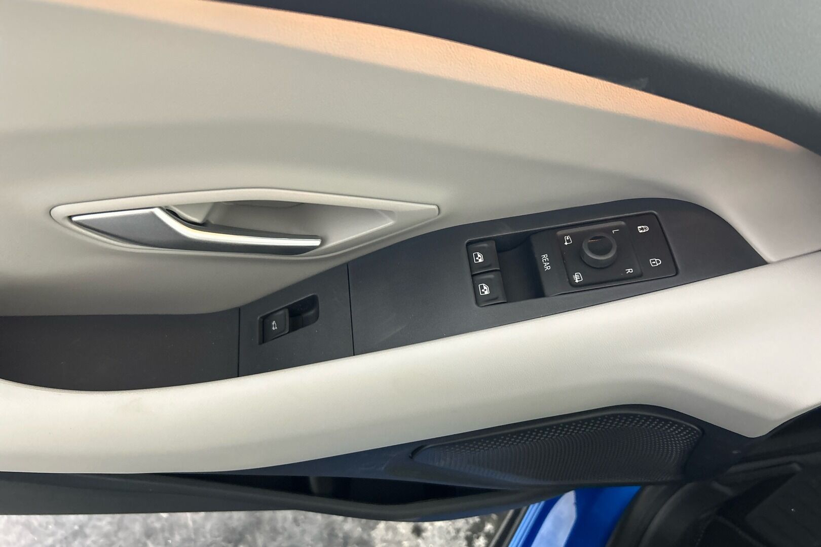 Ford Explorer iso kuva 17