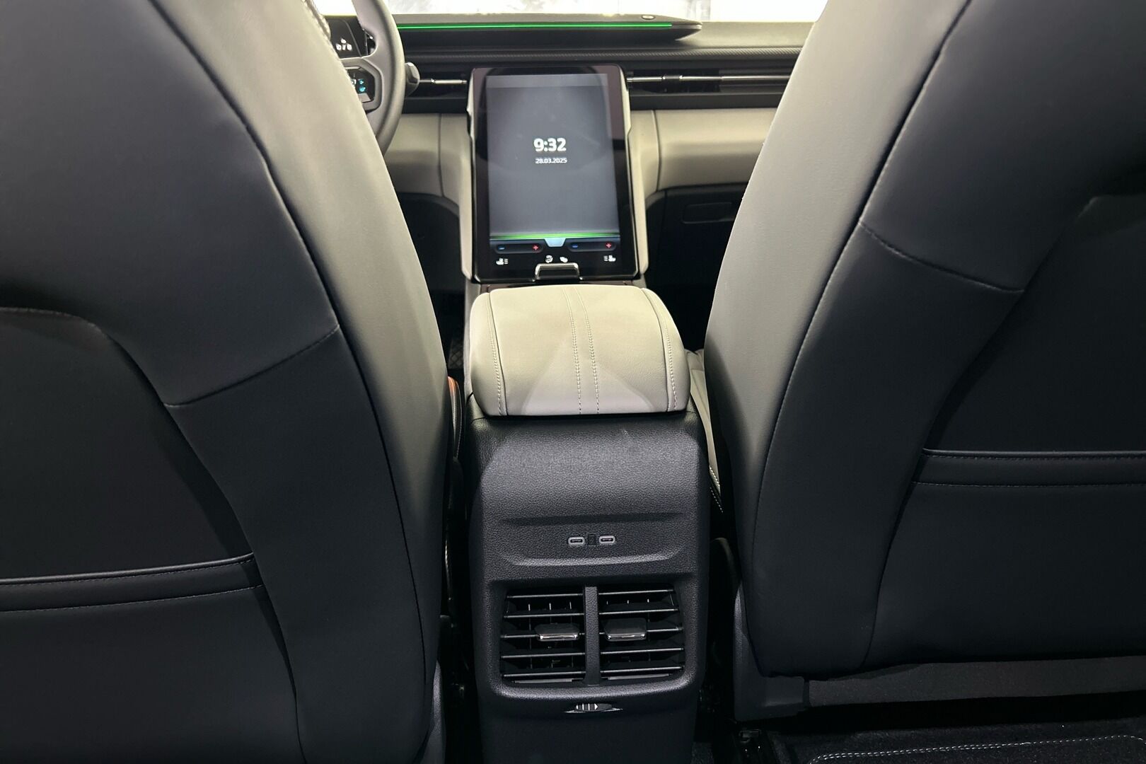 Ford Explorer iso kuva 28
