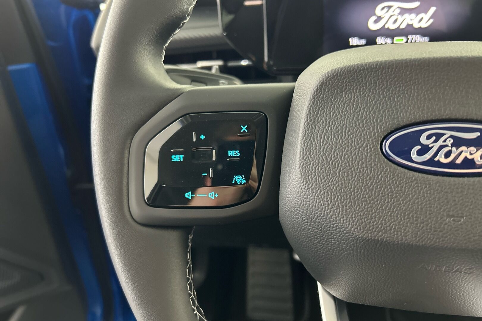 Ford Explorer iso kuva 19