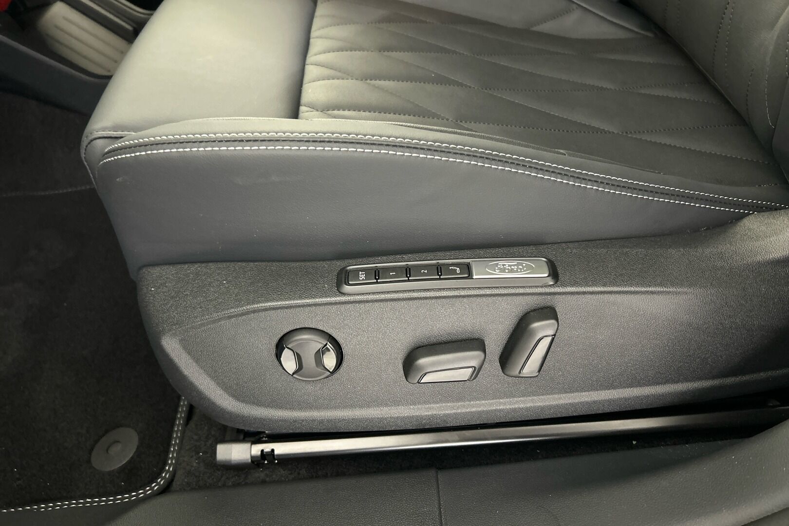 Ford Explorer iso kuva 21