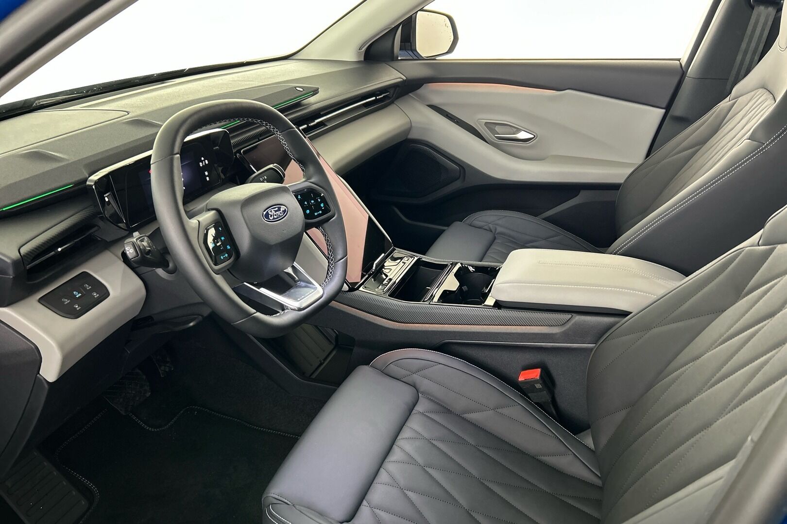 Ford Explorer iso kuva 3