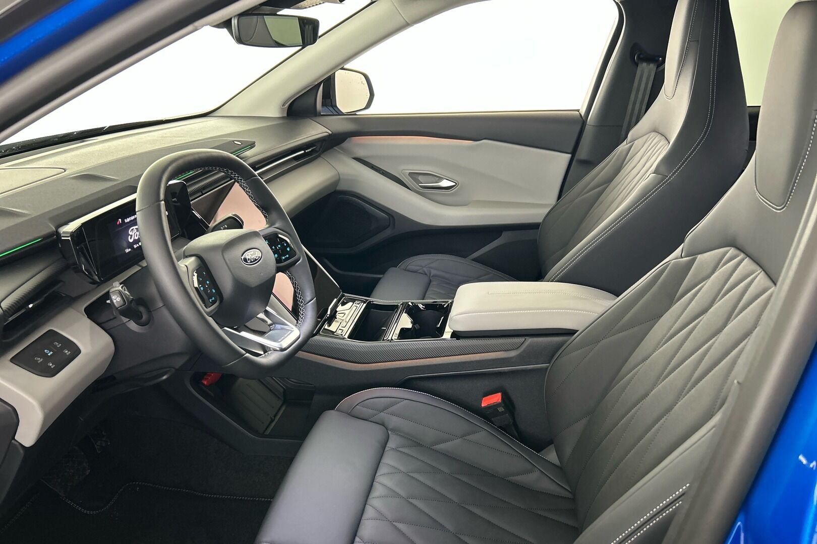 Ford Explorer iso kuva 4