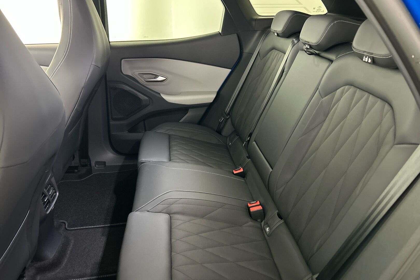 Ford Explorer iso kuva 5