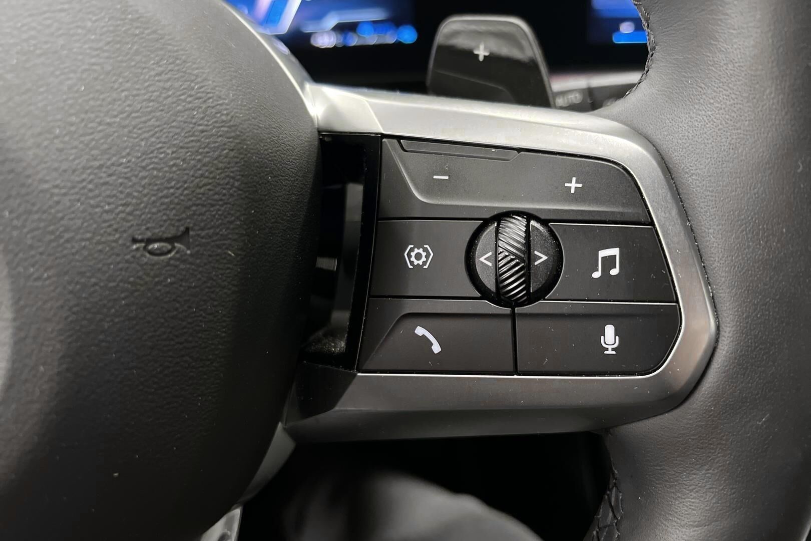 BMW X1 iso kuva 13