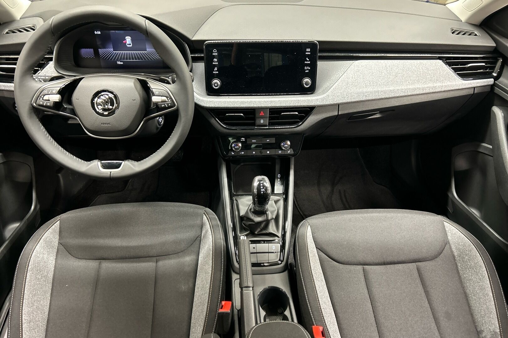 Skoda Scala iso kuva 6