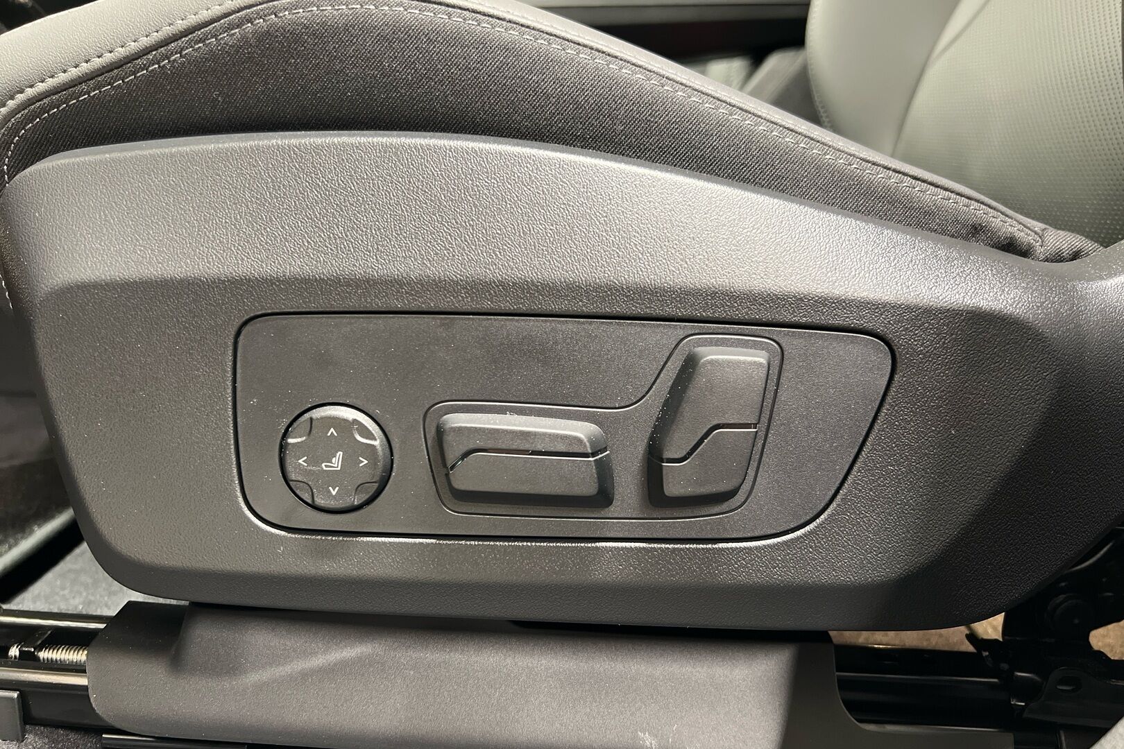 BMW iX1 iso kuva 17