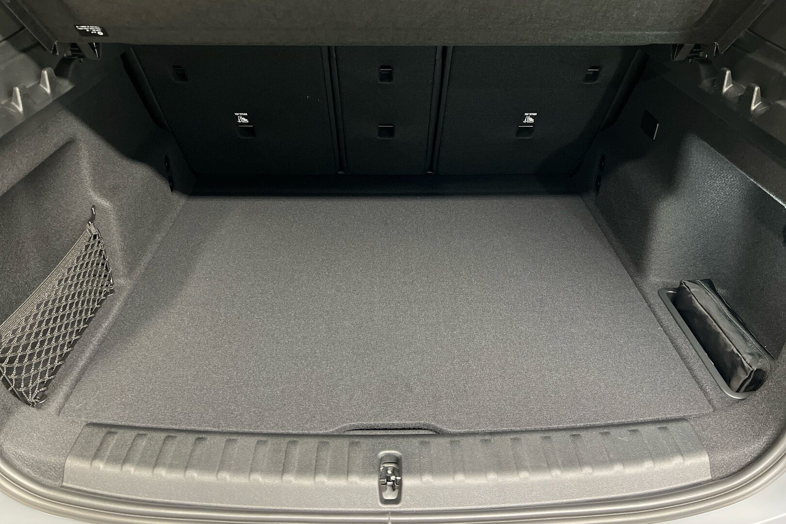 BMW iX1 iso kuva 9