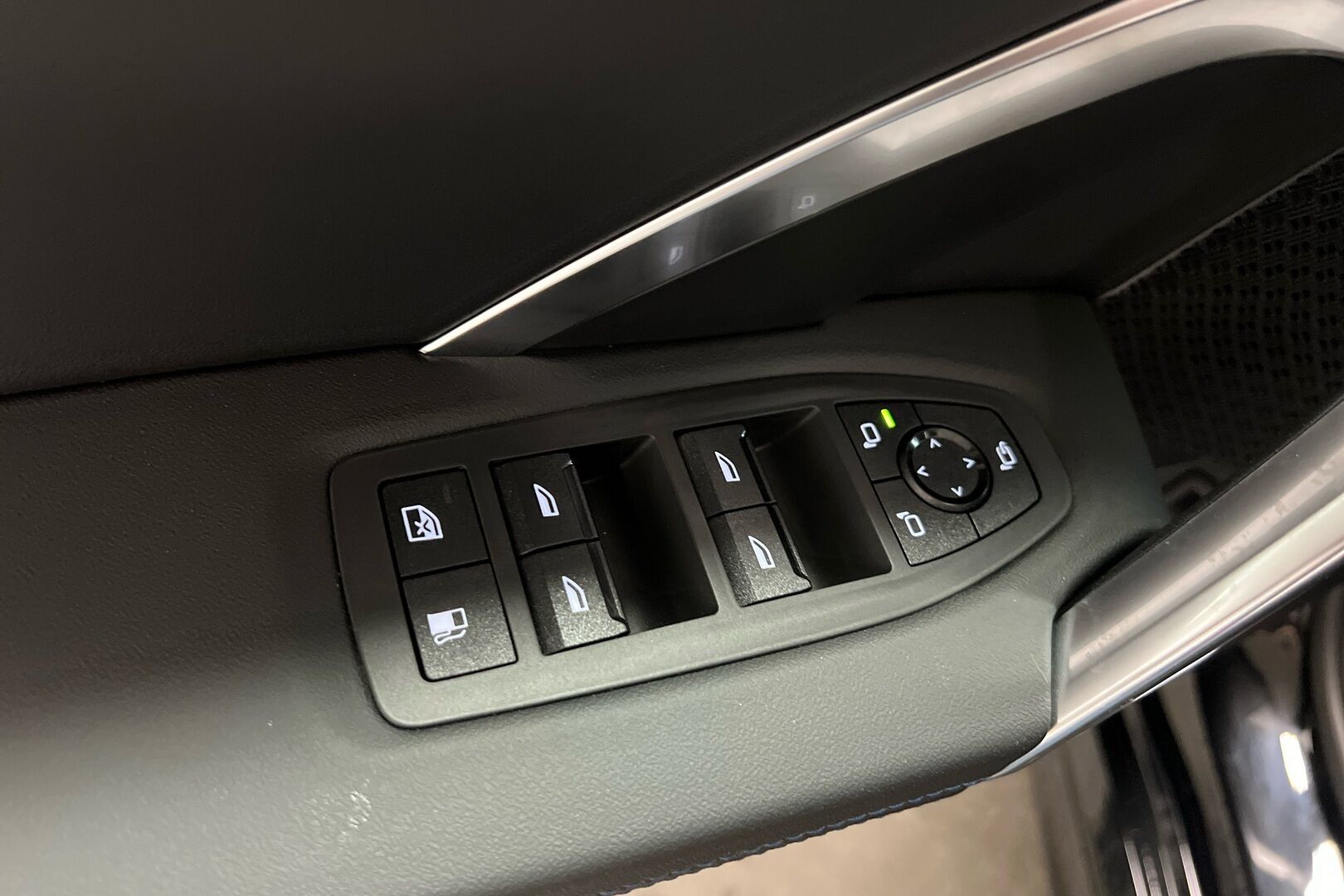 BMW X1 iso kuva 13