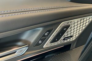 BMW iX1 esikatselu 10