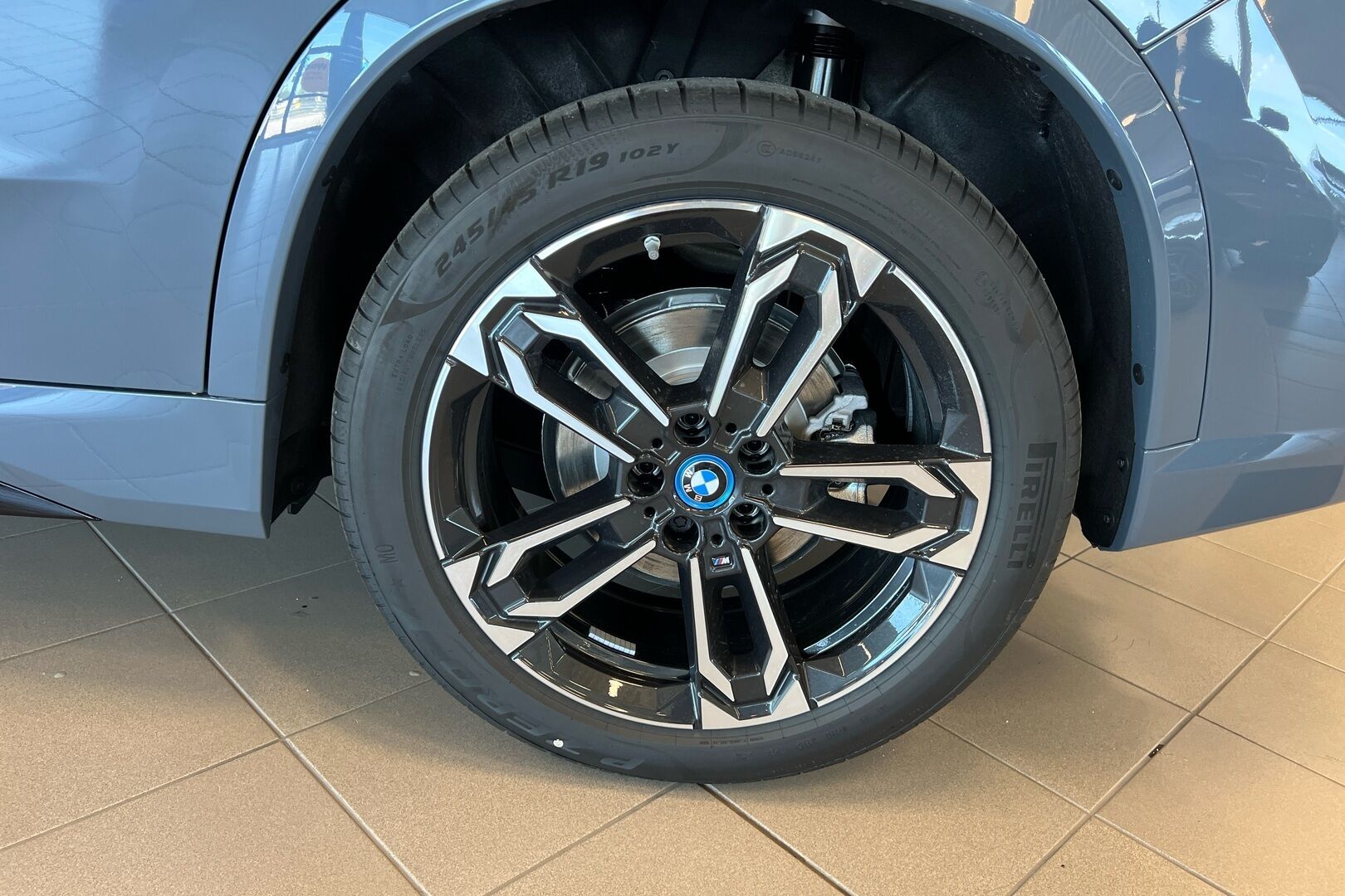 BMW iX1 iso kuva 14