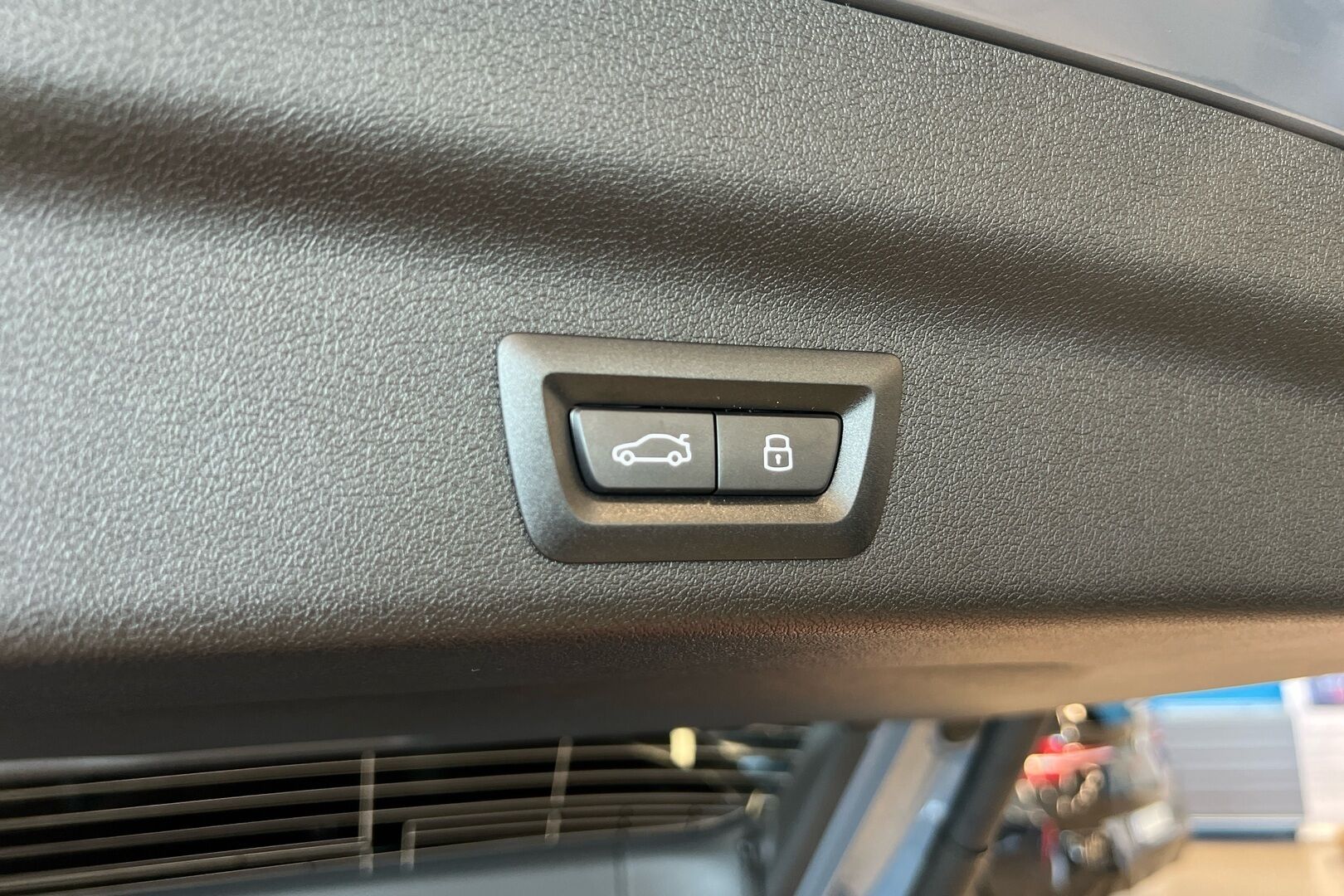 BMW iX1 iso kuva 3