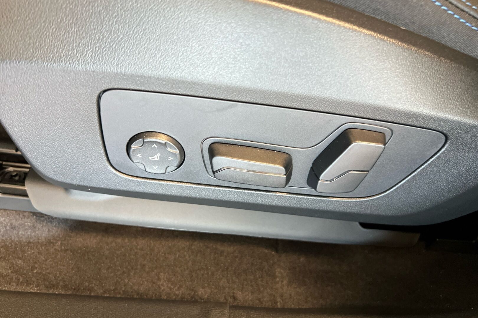 BMW iX1 iso kuva 4