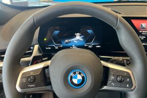 BMW iX1 esikatselu 18
