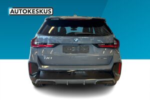 BMW iX1 esikatselu 2
