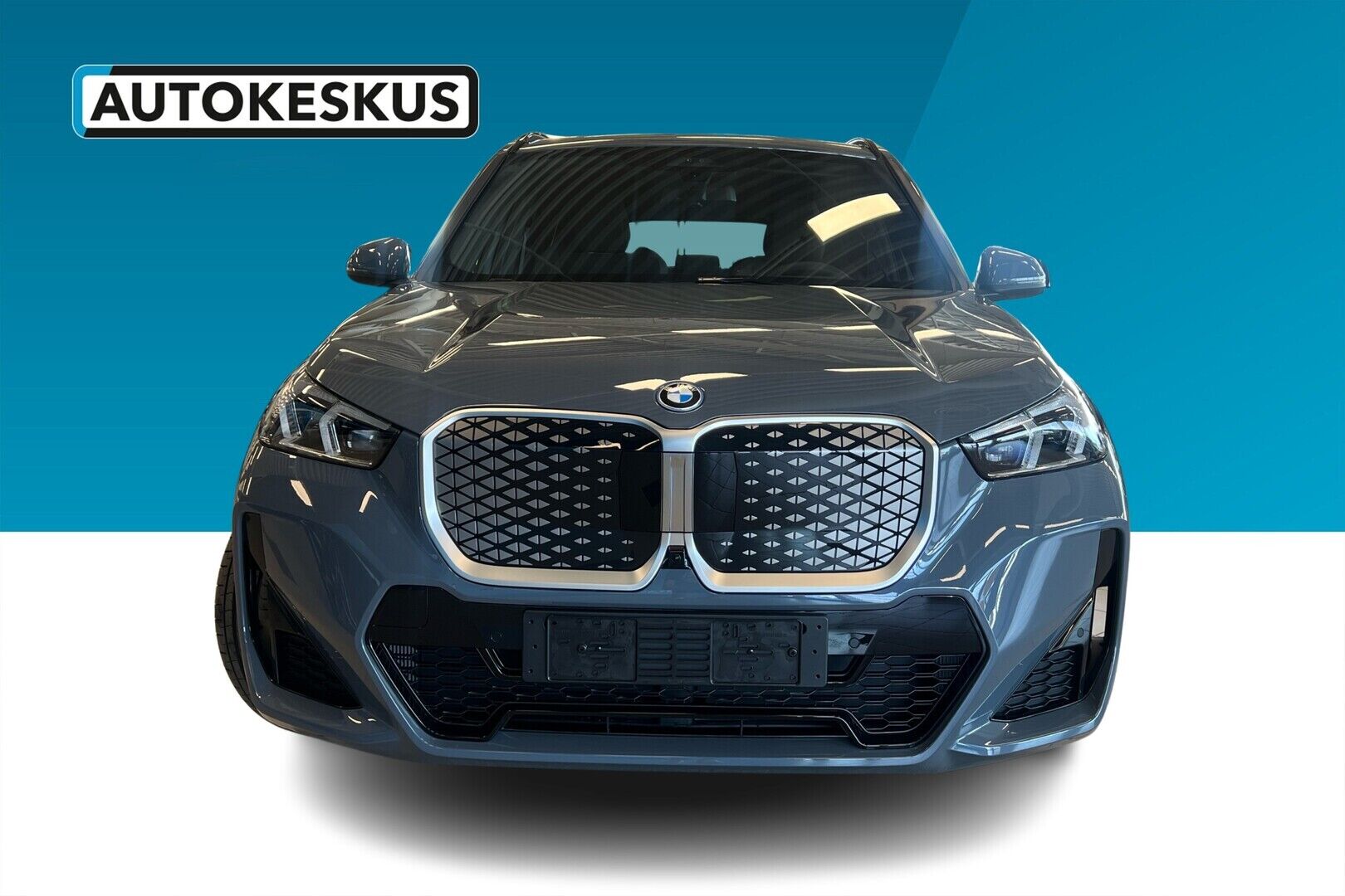 BMW iX1 iso kuva 8